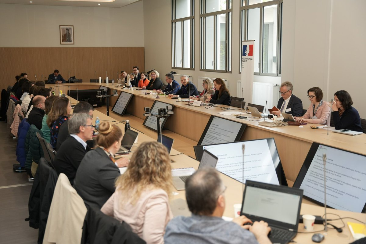 RLaganier's tweet photo. Premier séminaire des personnels de la #DRAREIC. Une journée d'échanges pour servir une ambition commune de rayonnement de notre @RA_GrandEst transfrontalière &amp; mettre l'Europe 🇪🇺 et l’international 🌍 au service des établissements, des personnels, des élèves et du territoire https://t.co/KgaoYG4dzS