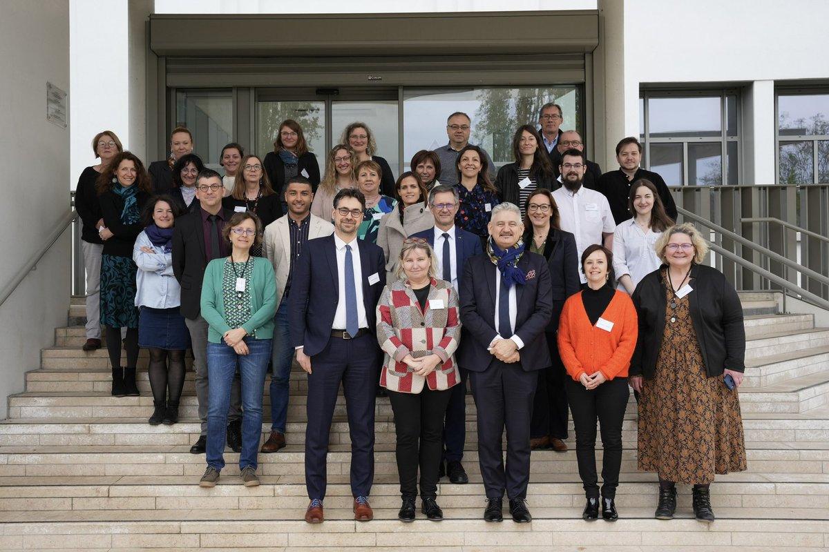 Richard Laganier (@rlaganier) on Twitter photo Premier séminaire des personnels de la #DRAREIC. Une journée d'échanges pour servir une ambition commune de rayonnement de notre <a href="/RA_GrandEst/">Région académique Grand Est</a> transfrontalière & mettre l'Europe 🇪🇺 et l’international 🌍 au service des établissements, des personnels, des élèves et du territoire Premier séminaire des personnels de la #DRAREIC. Une journée d'échanges pour servir une ambition commune de rayonnement de notre <a href="/RA_GrandEst/">Région académique Grand Est</a> transfrontalière & mettre l'Europe 🇪🇺 et l’international 🌍 au service des établissements, des personnels, des élèves et du territoire