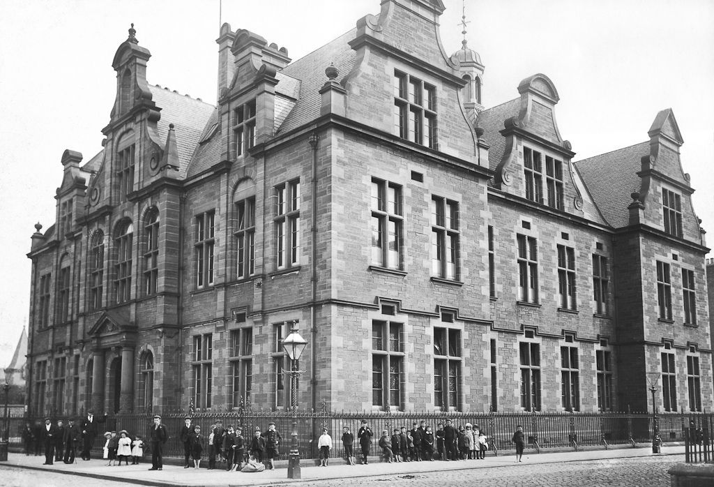 Even after more than 120 years, this building is still a familiar landmark. Caledonian Road School, Perth, c.1900. The school was founded in 1892 and was located next to the Railway Station with many pupils who were children of railway workers. 📷 #PerthArtGallery Ref: PPNN40