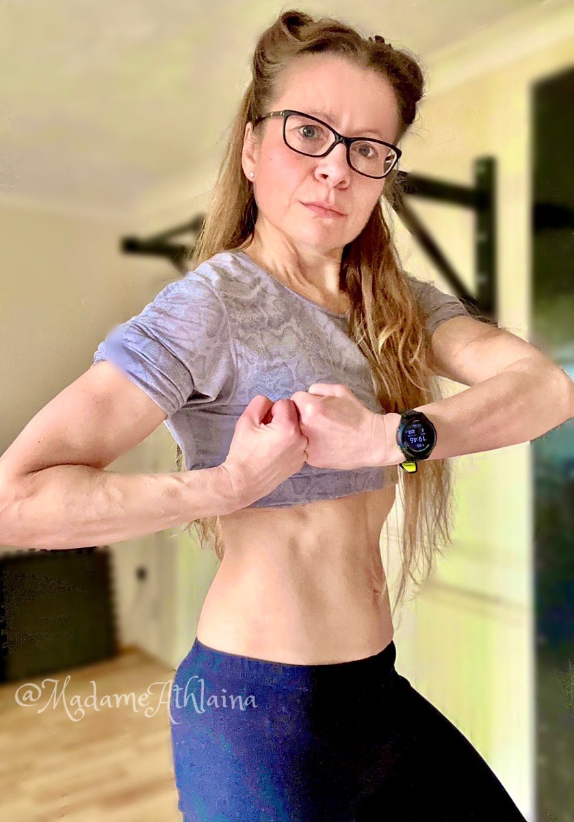 Strong, lean & super fit, ready to take on the day 💪🏻🔥💪🏻🔥 Have a wicked #FemdomFriday My Awesome Athletes 😈💥
