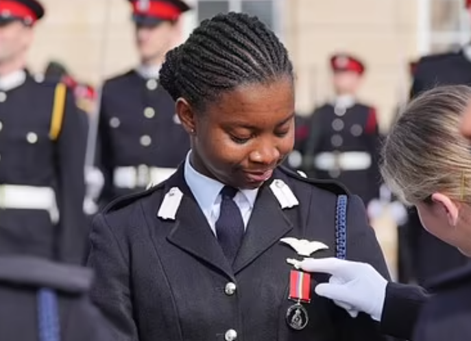 First female Officer Cadet from Nigeria graduates from the Royal Military Academy Sandhurst. l8r.it/zOxQ #Sandhurst #ServetoLead #Military #Nigeria #FirstFemale