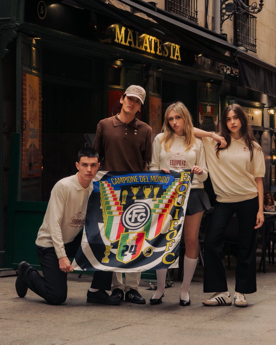 KappaSport_ES's tweet photo. Fiori per i campioni .💐💐
Colección especial junto a @equipofc presentada en @scrapworldes que evoca el estilo de vida del Calcio en los 90’s.
#Scrapworld
#Kappa
#RdK https://t.co/IJPeKTScRb