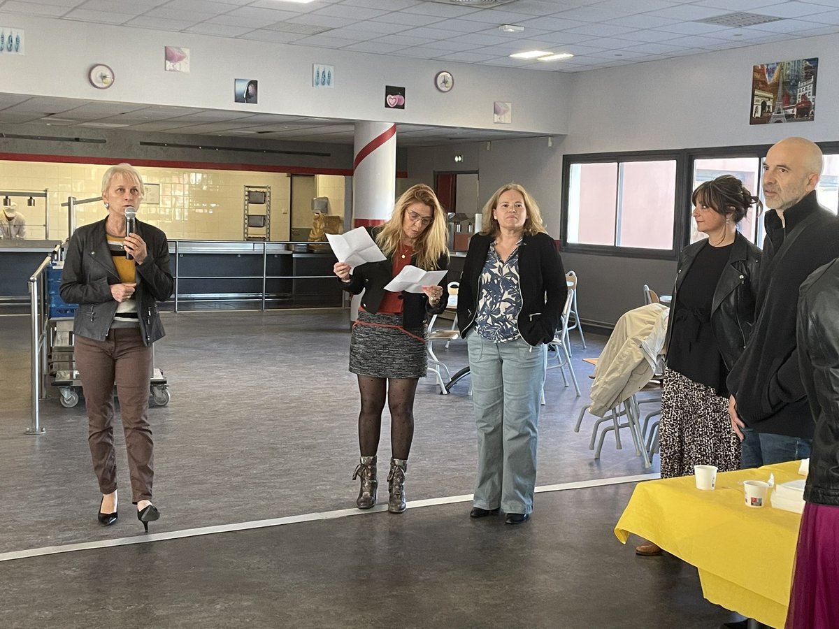 valpin83's tweet photo. Apprenti Dating au lycée Langevin de la Seyne/Mer. Un projet initié par le réseau FOQUALE de la seyne/mer. 
L’occasion pour les élèves des établissements scolaires du territoire de rencontrer des  partenaires, des entreprises. #DSDEN83 #MLDS 
#Facevar #Eureka #Iziglass #BTP https://t.co/Q7qg5BvZdx