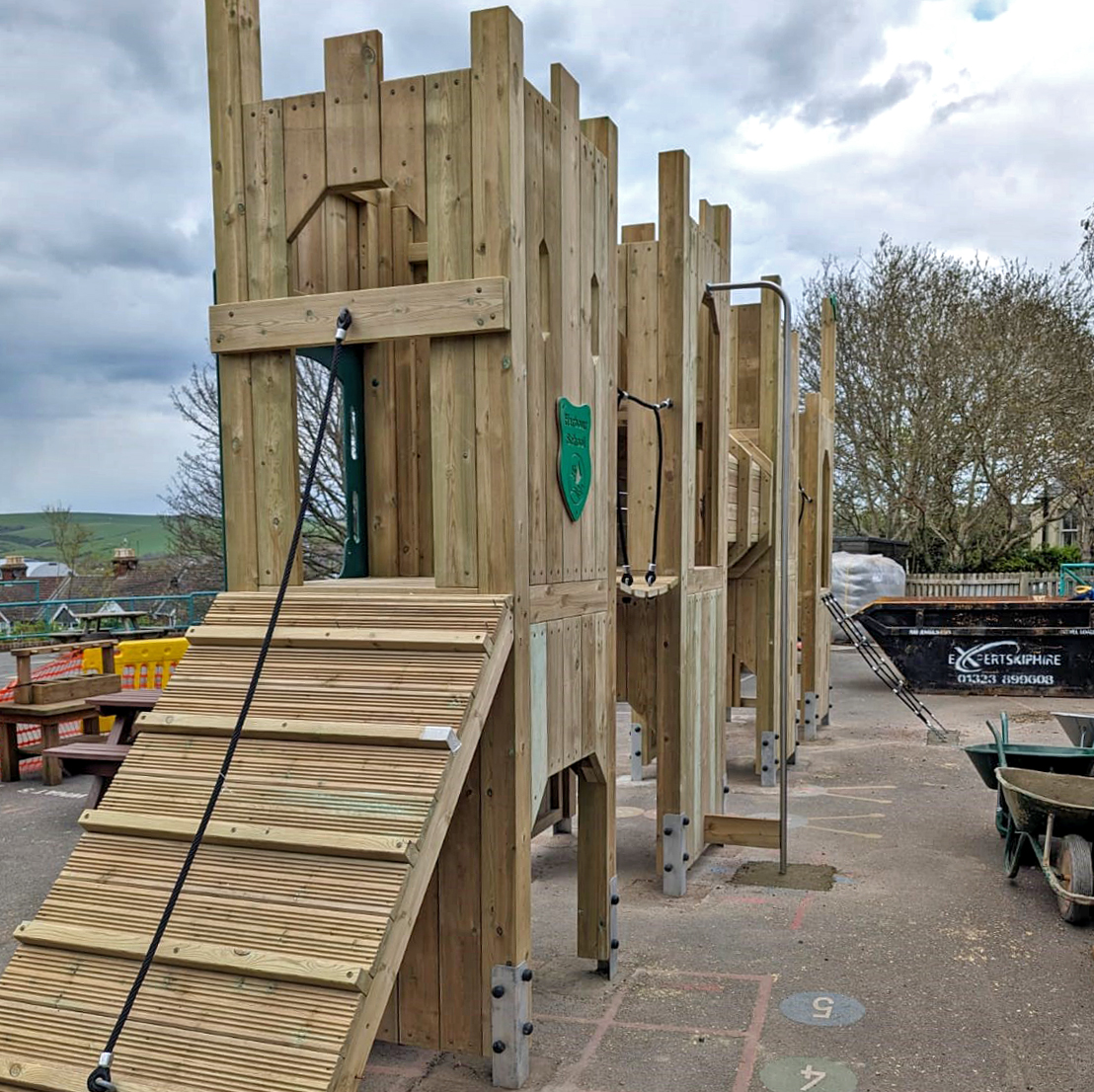 Ropes 🧗🧗‍♀️, Flags 🏳️‍🌈, Shields 🛡️ & other accessories have all now gone onto this reconfigured Westbrook Keep 🏰! #SawscapesPlay #CreatorsofAmazingPlaySpaces #Ropes #Flags #Shields #Accessories #WestbrookKeep #Castle #PlayEquipment #Fort #Keep #InLine