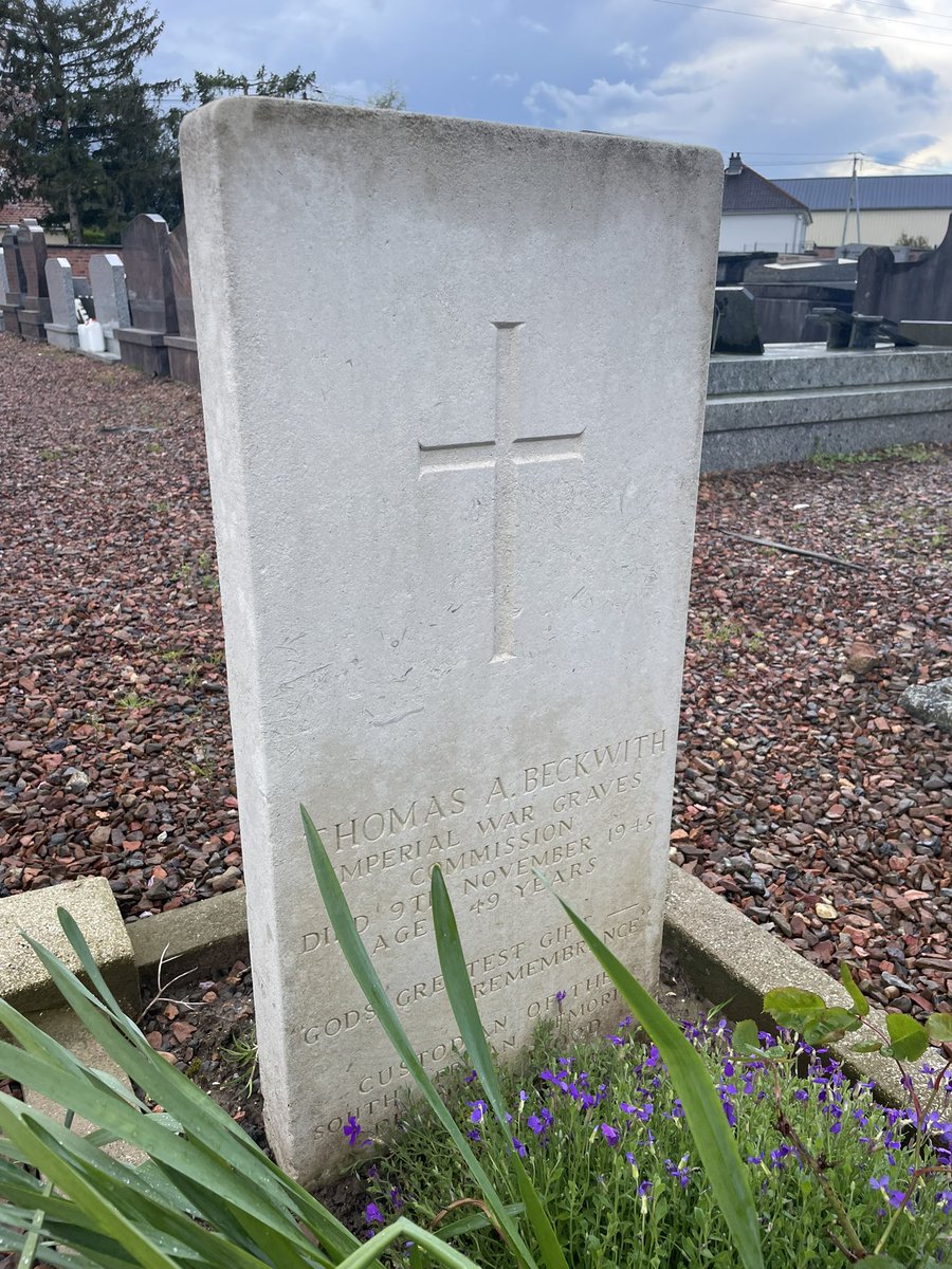 It is impossible to visit the graves of @CWGC gardeners who died while serving without thinking of the gardeners whose lives are in danger this very minute. If you are visiting CWGC sites, please hold the Gaza staff and families in your heart and call your political leaders.