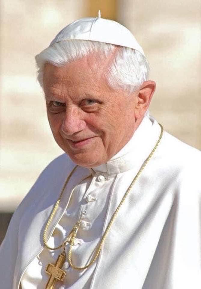 Le 19 avril 2005, après deux jours de conclave, les cardinaux choisissent Joseph Ratzinger pour succéder à Jean-Paul II. L’« humble travailleur dans la vigne du Seigneur » devient pape sous le nom de Benoît XVI. Je me souviens de ce grand jour comme si c’était hier.