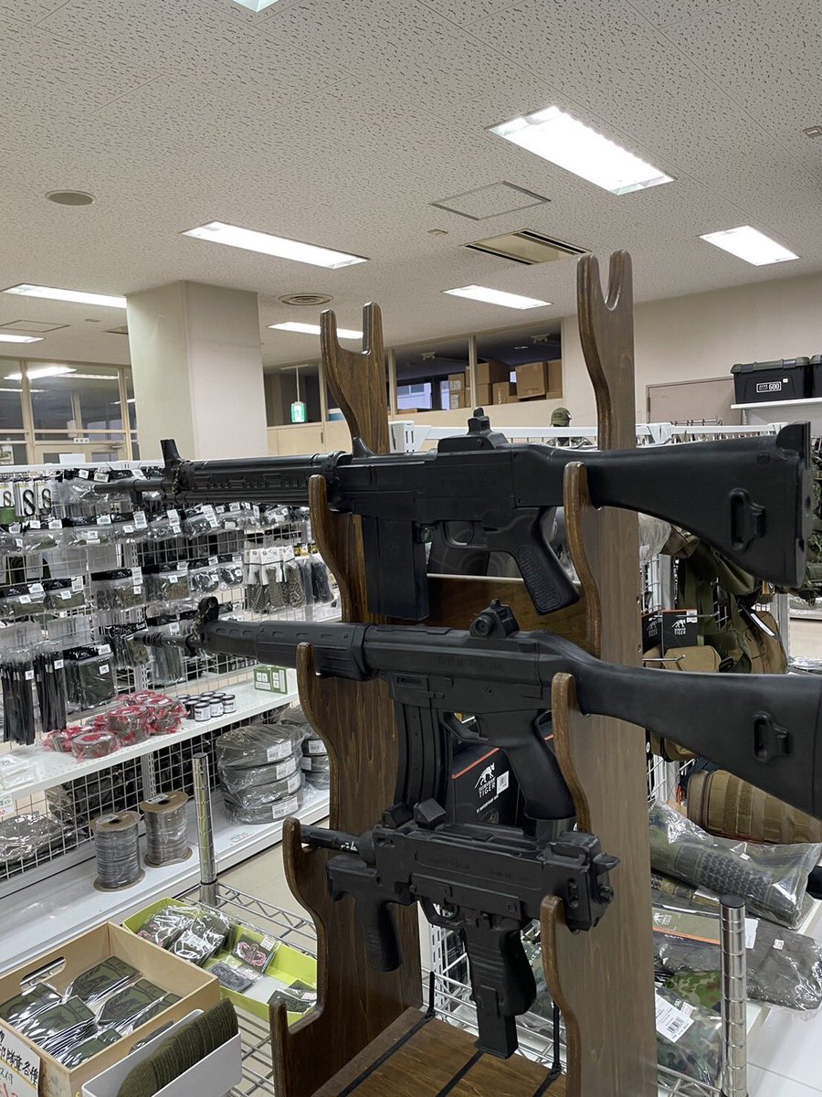 M_Factory_M's tweet photo. 訓練用品専門店(駐屯地内)OPENのお知らせ

駒門駐屯地ナックマスダ店が4月15日からOPENしました。

また明日、4月20日(土)は駒門駐屯地、北富士駐屯地にて創立記念行事が行われますので一般開放となります。
両駐屯地の屋外にて出店もしますので、ご興味のある方は遊びに来て下さい。 https://t.co/LySqya7m0T