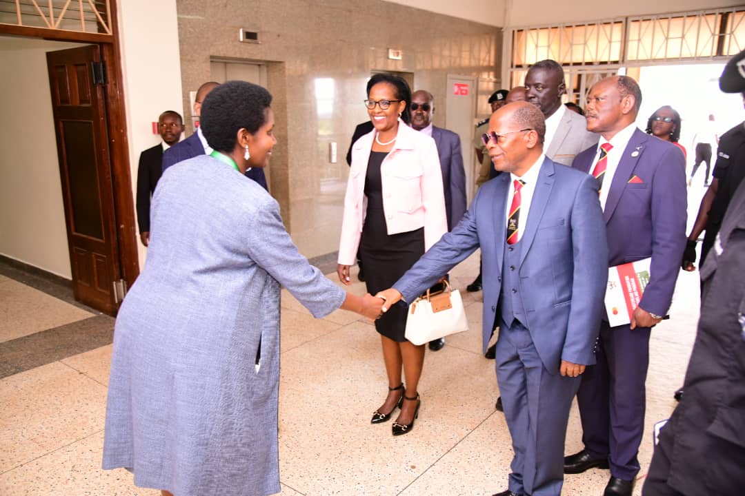 RuhwezaSylas's tweet photo. With the new #MakDarpProject, you'll no longer be required to come to Makerere University to certify your Academic papers, we're changing the narrative๐ช
#StudyAtMak https://t.co/WCJKKiMIy0