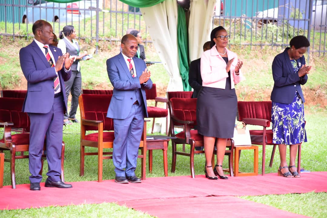 RuhwezaSylas's tweet photo. With the new #MakDarpProject, you'll no longer be required to come to Makerere University to certify your Academic papers, we're changing the narrative๐ช
#StudyAtMak https://t.co/WCJKKiMIy0