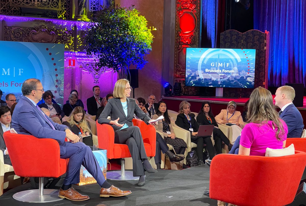 Fantastic start to day 2 of #BrusselsForum 2024 with a session on how to bolster trust in elections. More optimism than expected, but challenges abound. 🗣️With: @sebastian_bay, @Adrian_Fontes, @Amelia4Utah & moderated by @LauraLThornton.