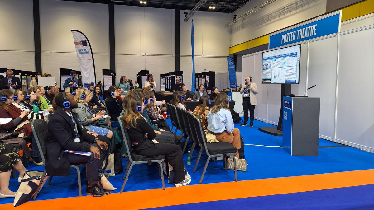 Nice 'action shot' of me presenting data from my @DiabetesUK small grant 😀 proud of myself & the other poster award nominees for handling some technical issues during the session. Great to have had a full audience! Thank you for the opportunity to present ☺️#DUKPC24 @BristolUni