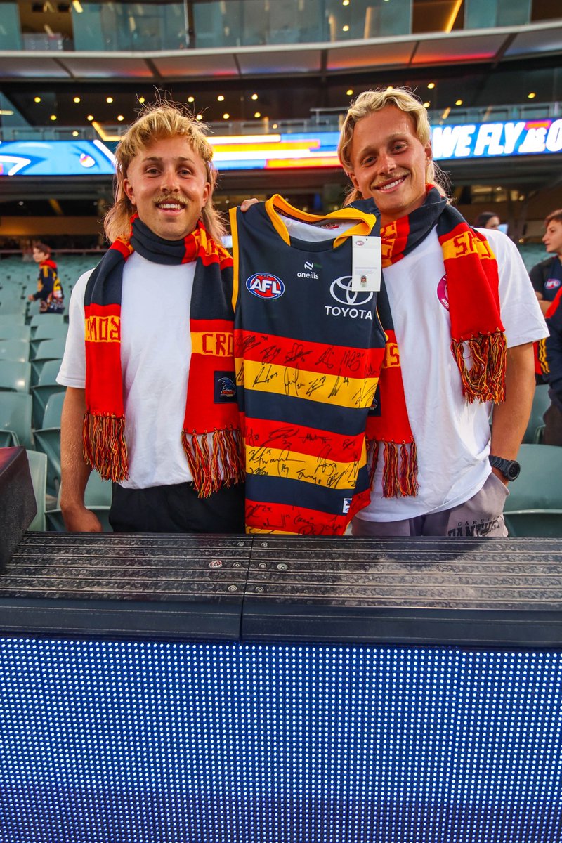 Awesome to catch up with @LambrosArmy as they continue their journey across Australia 🤝 For your chance to win a signed guernsey donate to Lambros Cancer Research fund, all donations of over $20 will be in the running! #weflyasone