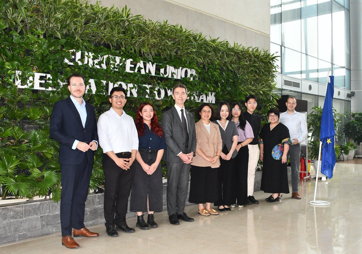 Today KAS scholars were warmly welcomed by Ambassador Julien Guerrier @JGuerrier_EU at @EUDelegationVN office. During an open and candid exchange, the conversation spanned from economic cooperation to geopolitical matters.