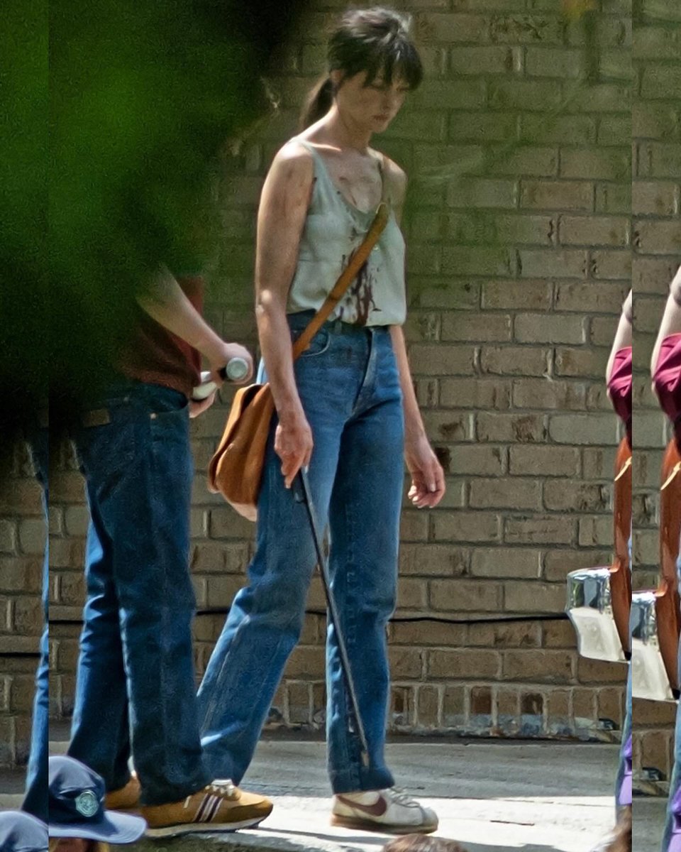 Anne Hathaway on the set of Flowervale Street in Atlanta #AnneHathaway #FlowervaleStreet