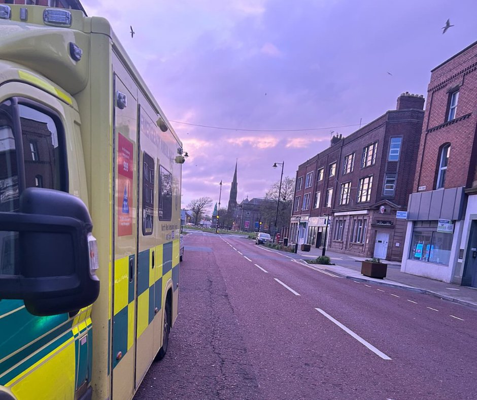 Hello Friday! Our teams are busy caring for the people of the North West as always - a big shout out and thank you to them all. Please use our 999/111 services wisely this weekend. Snap - Student Paramedic Aithne in Barrow in Furness 👏