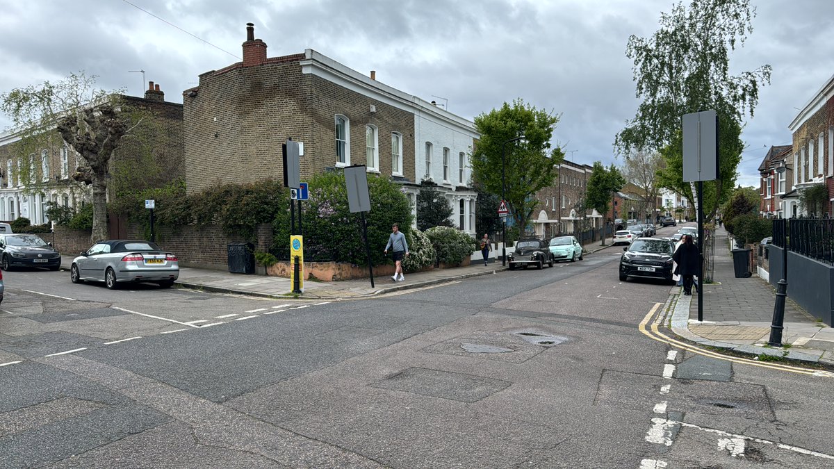 @hackneycouncil @metecoban92 @mayorofhackney IMPORTANT ! 3 School streets signs are still closed. this is endangered children lives as they expect these to be safe areas. RUSHMORE SCHOOL MILLFIELDS SCHOOL CLAPTON GIRLS ACADEMY