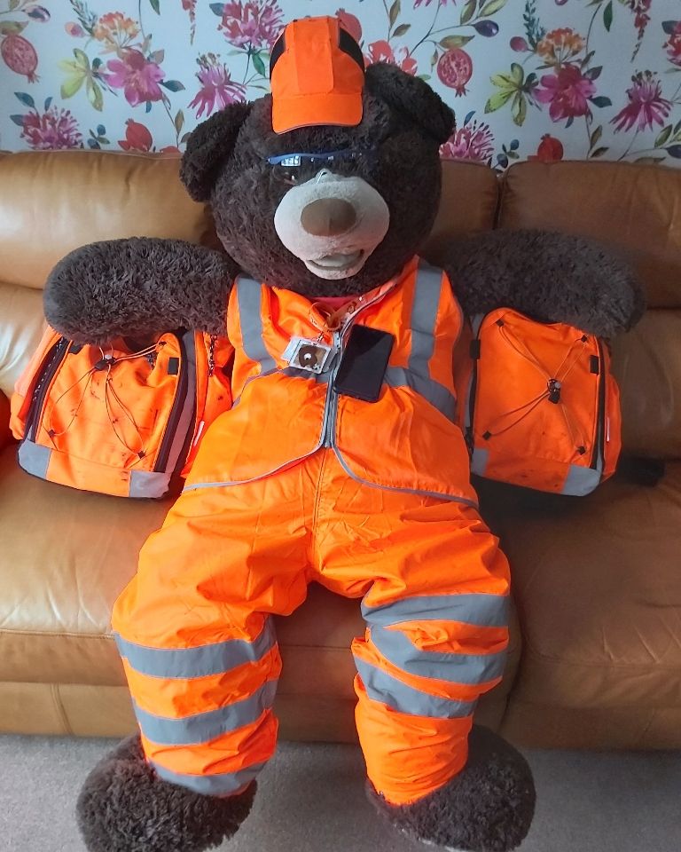 Good Morning Hunslet followers. Our very well loved 🐻 is ready for action when he found out his hard working PA is duty on call manager for the next 24 hours! Keeping the West Midlands moving!!!!