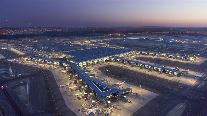İstanbul Havalimanı göz dolduruyor Dünyanın en iyi 10 havalimanından biri olan İstanbul Havalimanı, havacılık derecelendirme kuruluşu Skytax'tan Dünyanın En İyi Havalimanı Yemek Hizmetleri ve Güney Avrupa'nın En İyi Havalimanı ödülü ile başarılarına bir yenisini daha ekledi.