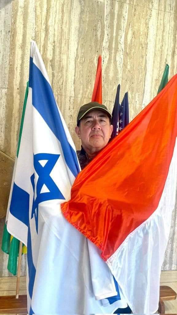 PartaiSocmed's tweet photo. Kenapa gereja2 mega church sangat pro Israel? Karena hanya dgn mencatut hukum Taurat mereka punya legitimasi untuk menarik iuran perpuluhan yg memperkaya diri sendiri. Hal yg tidak mungkin bisa dilakukan jika konsekuen mengikuti ajaran Yesus. https://t.co/JFhXe4EbgH
