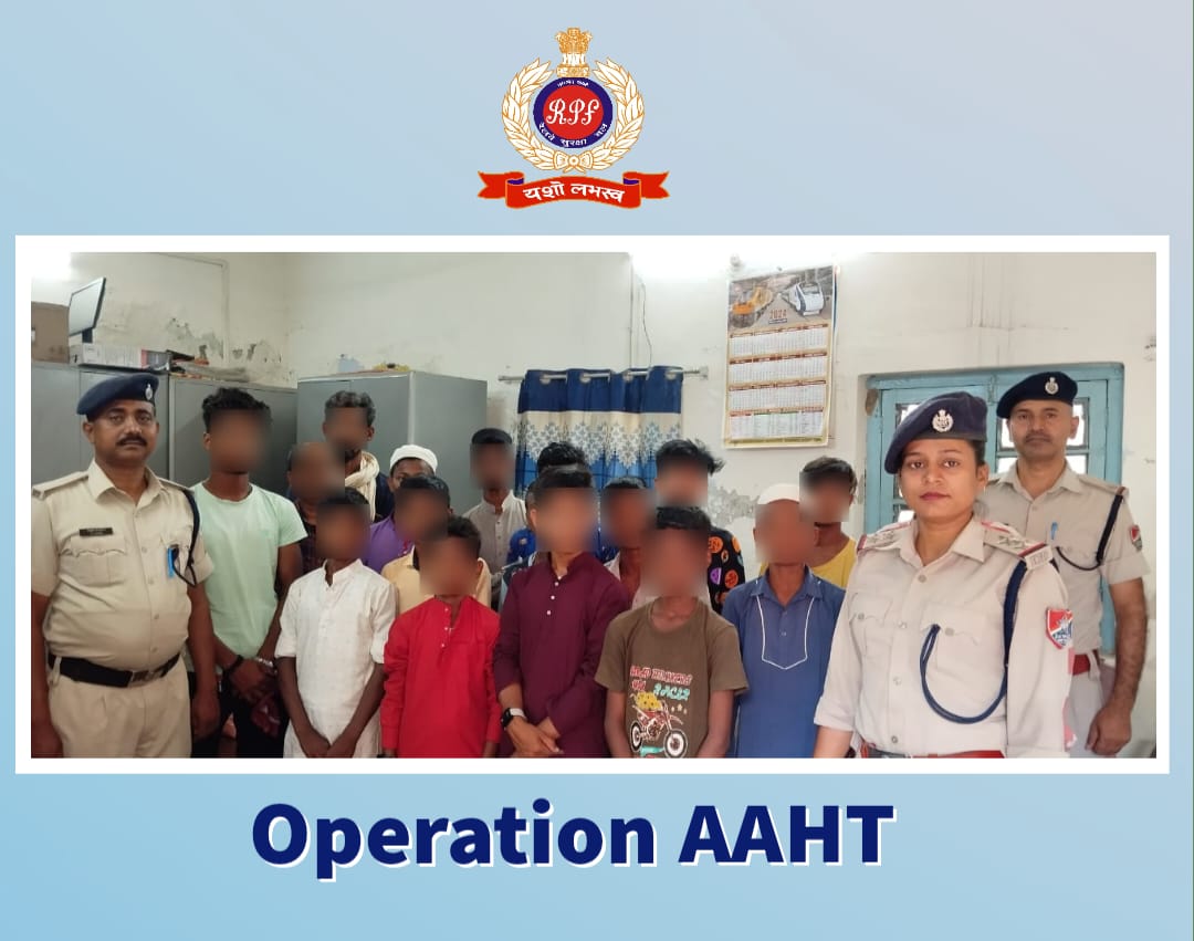 #RPF Darbhanga along with @BBAIndia rescued 11 minors and intercepted three traffickers, sending a stern message against such heinous crimes.
 
If you see something that doesn't seem right involving a child in #railway premises- report it to #RPF or #Dial139. 
#OperationAAHT