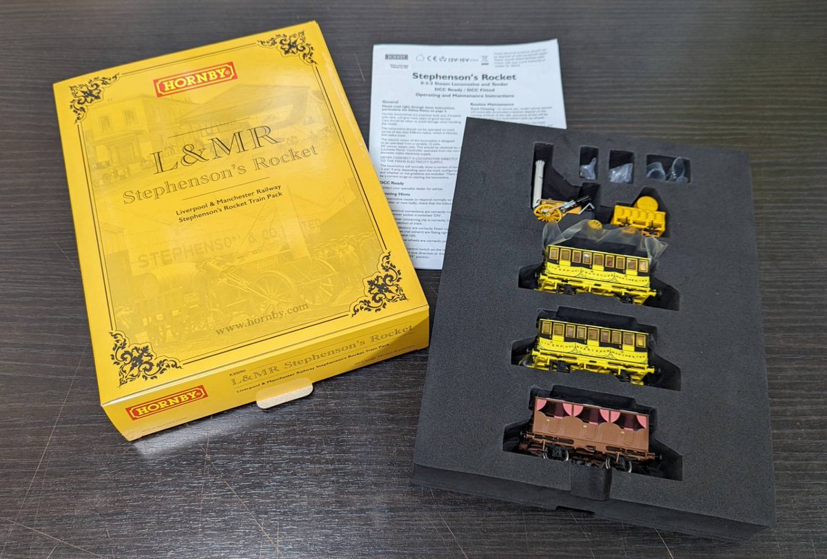 elmertrain1's tweet photo. 本日はOOゲージのロケット号です。
#Hornby #OOゲージ
かわいいー!
ロケット号 列車セットEra1
R30090 L&MR, Stephenson's Rocket Train Pack - Era 1
https://t.co/kAAP7cuAxK
#RocketTrain
#ElmerTrain
#エルマートレイン https://t.co/RNopgNnKEz