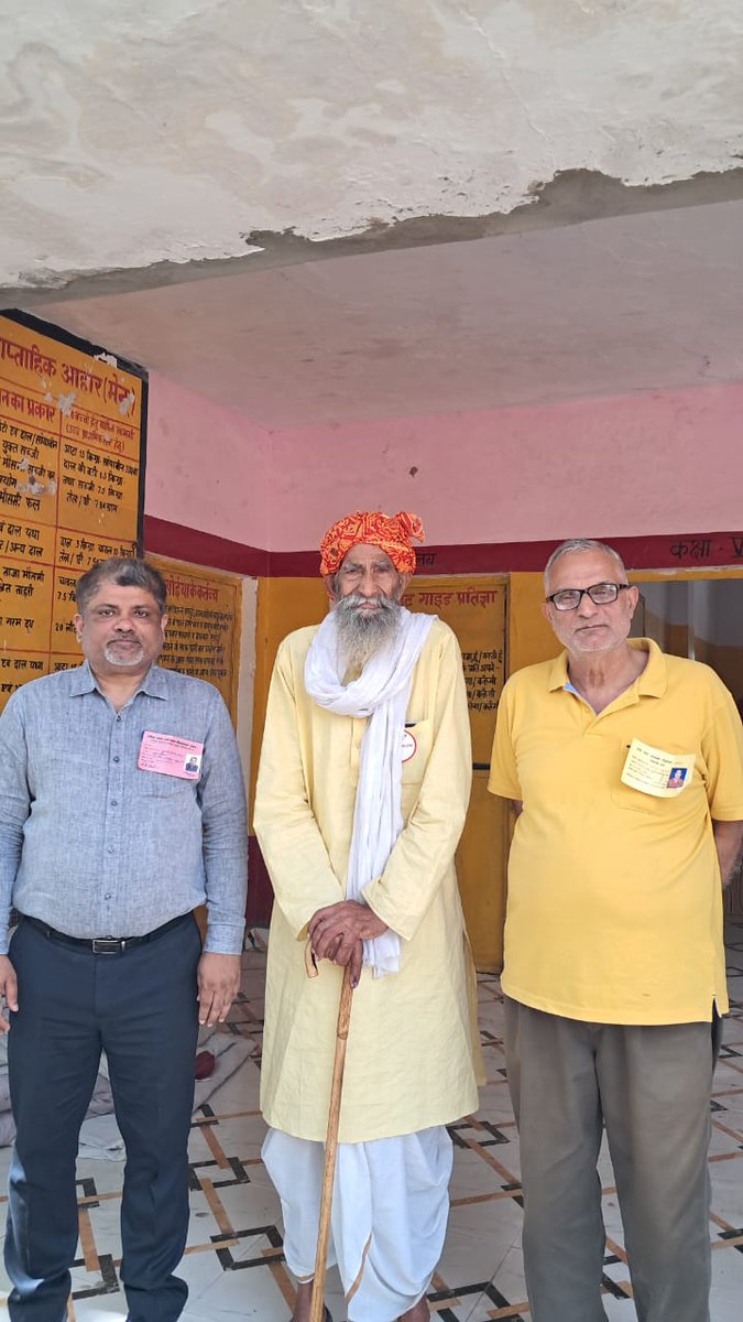 cdomeerut's tweet image. "126 की उम्र में मतदान, यह है भारतीय लोकतंत्र का अभिमान।।
मेरठ स्वीप आइकॉन श्री धर्मपाल सिंह जी उम्र 126 अपने मत का प्रयोग करते हुए 
बूथ नंबर 122, 45-हस्तिनापुर #IVote4Sure #MainHoonNaa #Ek_Vote_Desh_K_Liye
@ECISVEEP @CommissionerMe3 @DmMeerut @PIB_India @ANI @DDNewslive