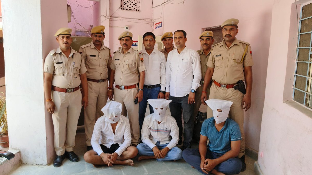पुलिस थाना #देवली की कार्यवाही राहगीर का #अपहरण कर ऑखों में मिर्ची डालकर चाकु की नोंक पर #लूट करने की वारदात का खुलासा । तीन मुख्य आरोपी #गिरफ्तार। #TonkPolice #IgpAjmer #Tonk #Rajasthan #RajasthanPolice #police