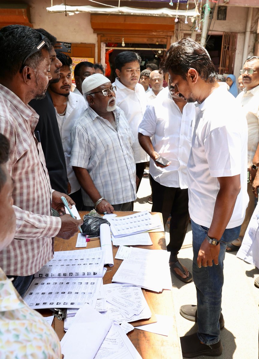 மக்களவைத் தேர்தலை முன்னிட்டு தமிழ்நாடெங்கும் விறுவிறுப்பான முறையில் வாக்குப்பதிவுகள் நடைபெற்று வரும் நிலையில், மத்திய சென்னை நாடாளுமன்றத் தொகுதி நம்முடைய #ChepaukTriplicane சட்டமன்ற தொகுதி சென்னை மேற்கு மாவட்ட கழகத்திற்குட்பட்ட, திருவல்லிக்கேணி பகுதி , 116,-ஆவது வட்டம் அயோத்தி