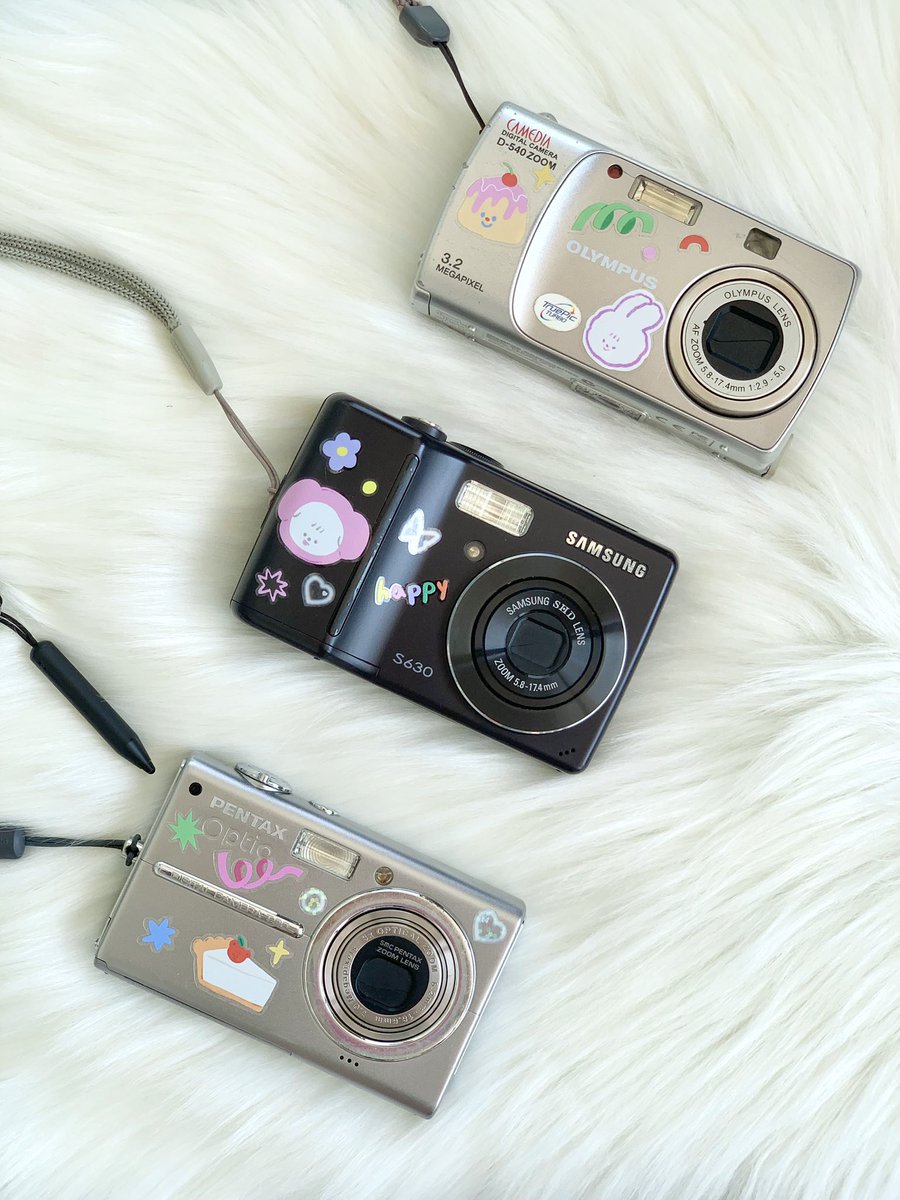 digicamblooming's tweet image. 𐙚  📓  ✿ܓ✿ܓ ป้ายยากล้องดิจิตอลนอกกระแส บอดี้น่ารัก y2k หายากสุ้บๆ บอกเลยรูปสวยไม่แพ้ตัวดัง แต่ราคาน่ารักมากกกกก Mood แอนด์โทนก็ดีเวอร์ๆ แฟลชฉ่ำทุกตัว ถ่ายแล้วรูปมีความละมุน ยิ่งถ่ายกลางแดดเปิดแฟลชรูปที่ได้คือฉ่ำมากกกก ผิวผ่องออร่าที่สุดดดด พกน้องๆไปด้วยรูปสวยขึ้น 100% 🤏🏻🎀➰💭…