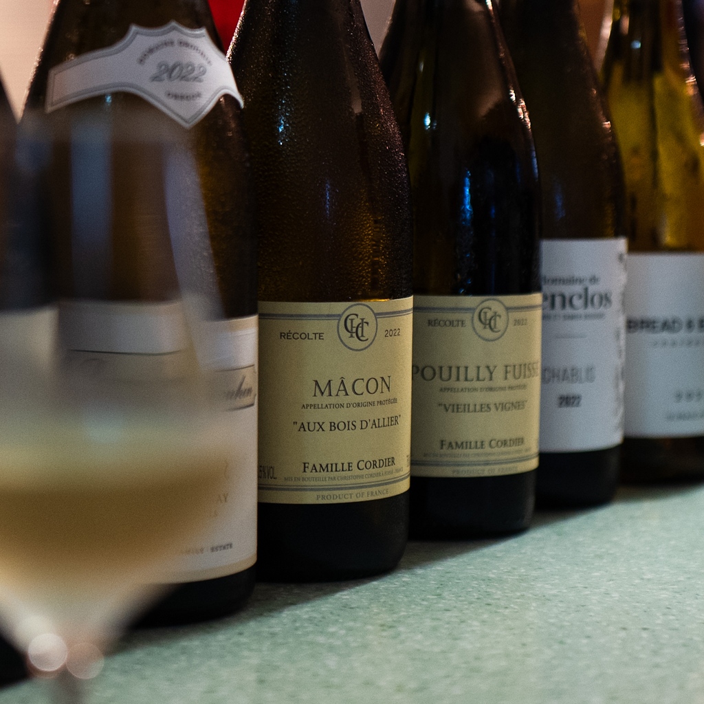 Domaine Cordier has delivered unexpected surprises🎁 The seamless harmony between the oak 🪵and fruit🍋🍐 is truly remarkable. Shall we indulge in a seafood platter🦐🦪 to further discover the potential for pairing?

l8r.it/mV8B