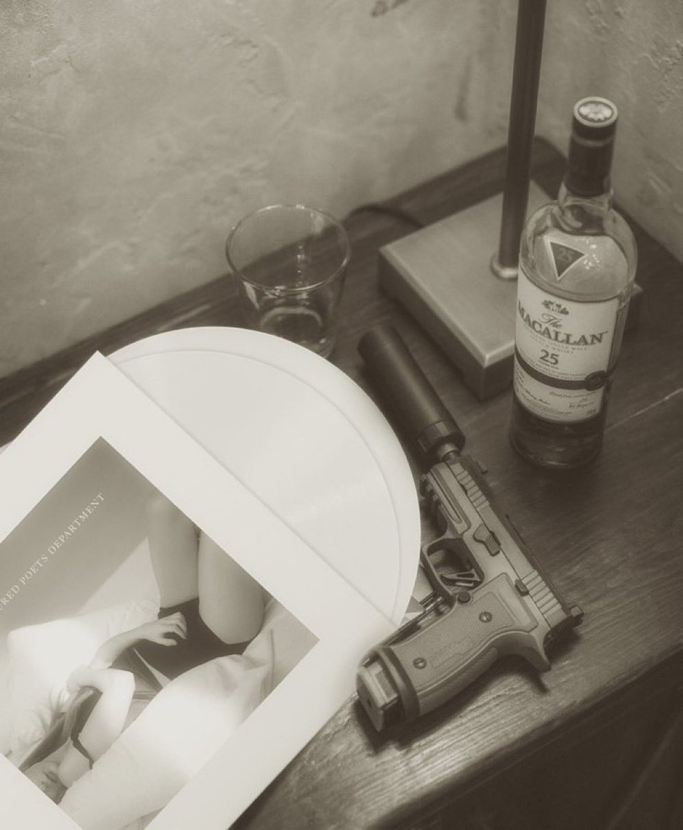Fioreswift13x1's tweet photo. “My husband is cheating, I want to kill him” — Fortnight

No habrá otra cosa más que hacer que cagarlo a tiros a la pepona 

#TSTTPD https://t.co/TFjEZFisLL