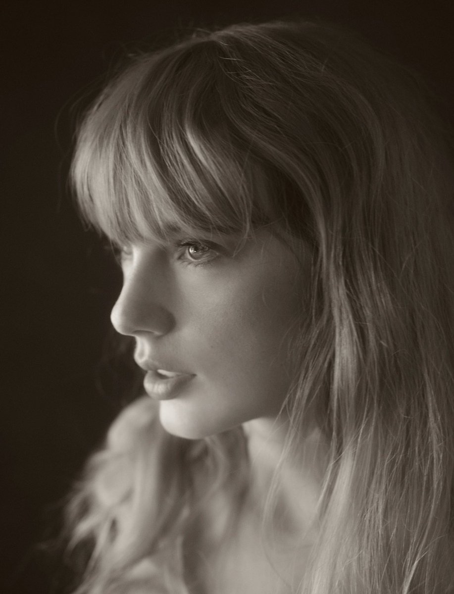 SwiftNYC's tweet photo. Taylor Swift for #TSTTPD https://t.co/YBwaZtpVmu