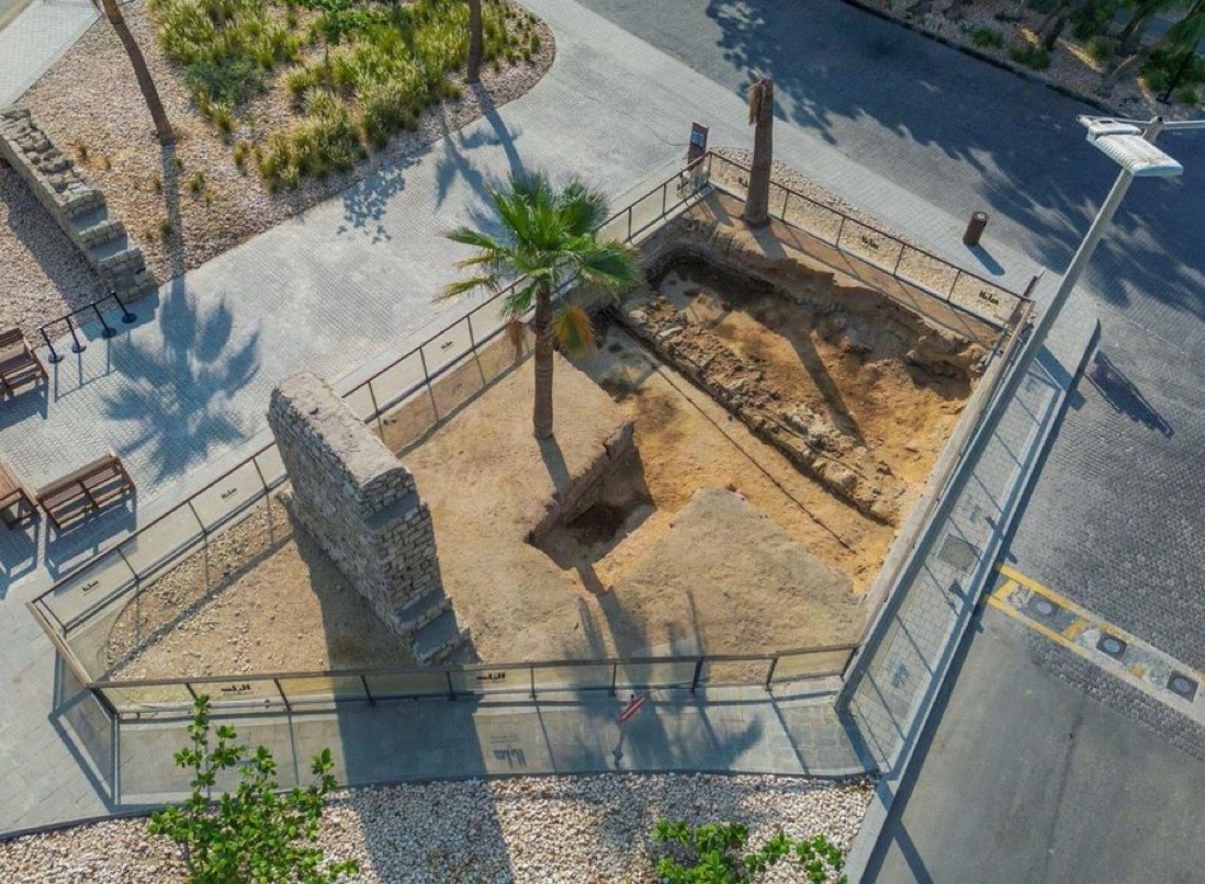 alekhbariyaEN's tweet photo. The #Jeddah Historic District Program announced the discovery of the remains of a centuries-old defensive moat and fortification wall in #HistoricJeddah
#EyeonHistory
#EKHNews_EN https://t.co/Xncp74uQ8m