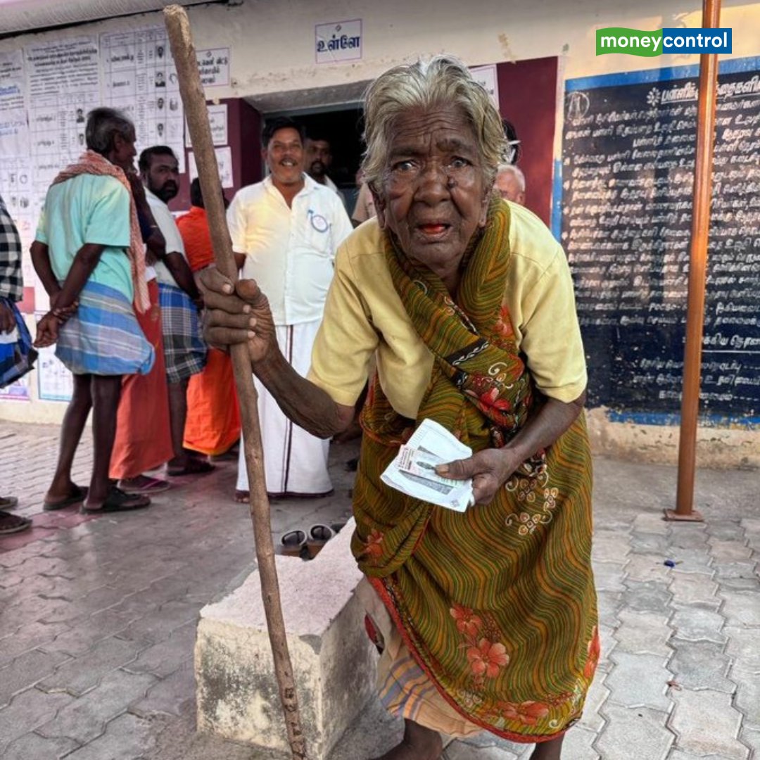 🗳️ Polling begins for first phase of #LokSabhaElection2024 on 102 parliamentary seats. 💼🇮🇳

102-year-old Chinamma exercises her right to vote in Dindigul, #TamilNadu. 🗳️ 

#Election2024 #VotingRights #LokSabhaPolls2024 

📸: @airnewsalerts
