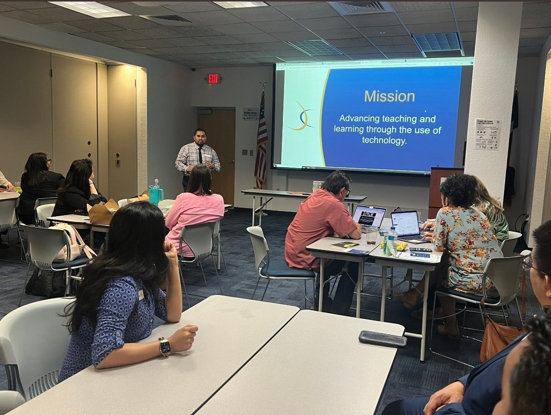 Thank you to all the district/campus admins and teachers who joined us in our inaugural TCEA & ESC 19 edtech CONNECT meeting. It was truly amazing! Special thanks to @cfuentes_tech, @TCEA Executive Committee, and @EdTechOscar. What a great start to build our #EdTechCommunity