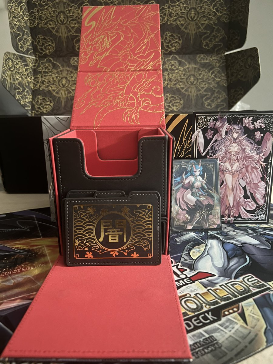 I Received my Diviner Dragons Chi Boxes from @ManaMoonArt today, and I'm thrilled! The quality is outstanding, even though I don't play Blue-Eyes or Red-Eyes, I couldn't resist these boxes. They're perfect for my 'Ur-Dragon' and 'Korvold, Fae-Cursed King' Commander decks.