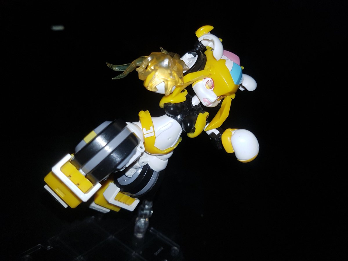 TheLocalBard's tweet photo. I know already take a lot of Thunderlight pics, but here's more!
#BigFirebirdToy #MagicHenshin #Thunderlight #RobotGirls @Phoenix_BFB https://t.co/dyY4nNf6bP