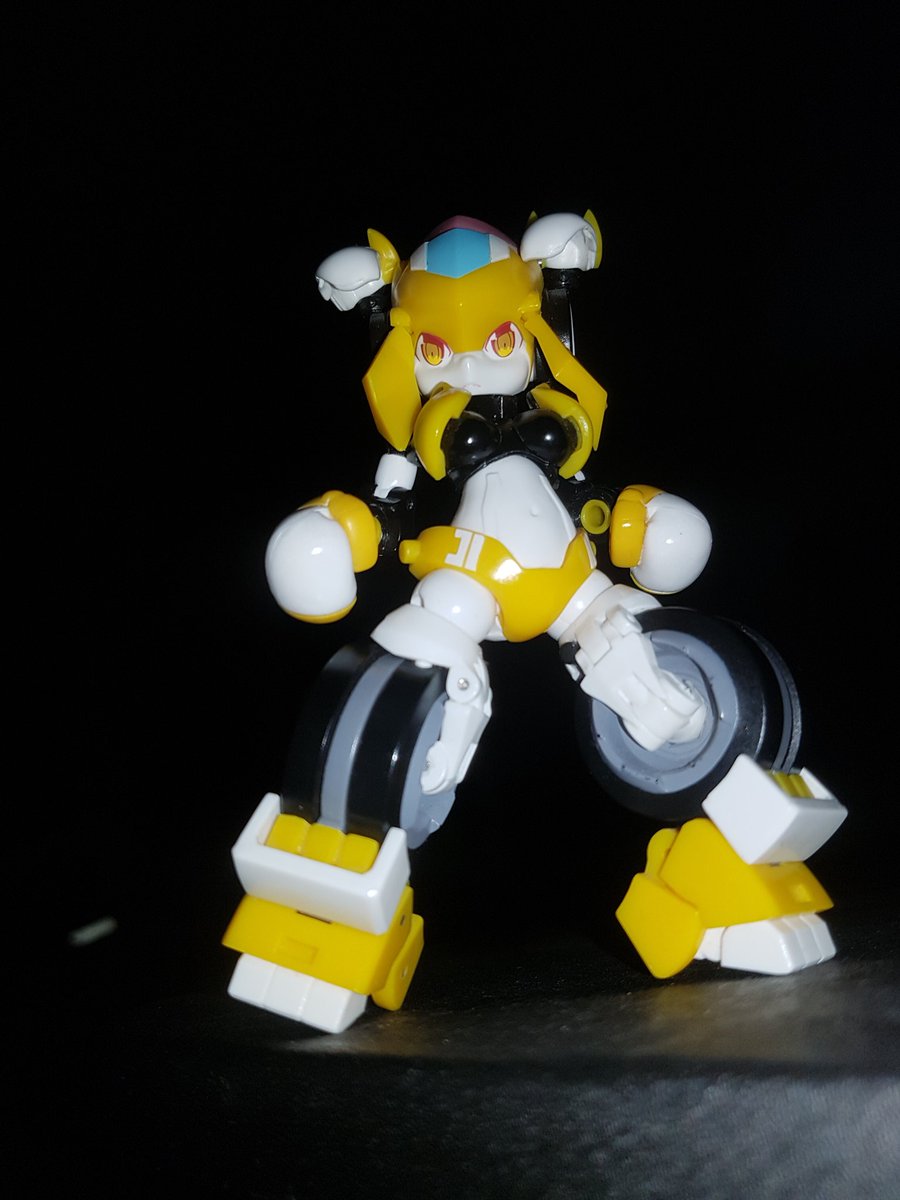 TheLocalBard's tweet photo. I know already take a lot of Thunderlight pics, but here's more!
#BigFirebirdToy #MagicHenshin #Thunderlight #RobotGirls @Phoenix_BFB https://t.co/dyY4nNf6bP