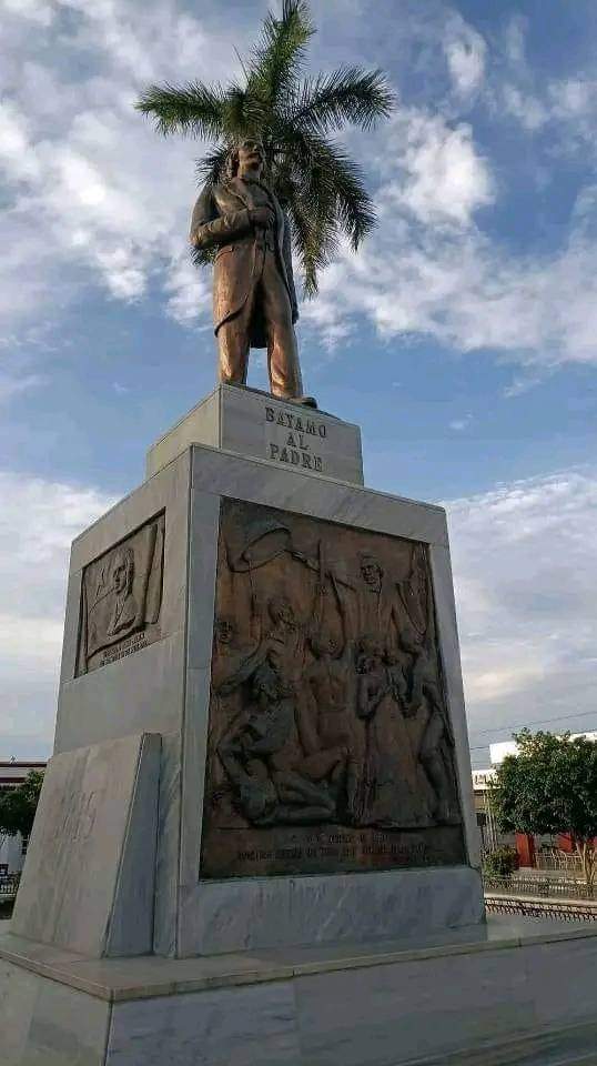 En Bayamo participé en el acto por el 205 aniversario de Carlos Manuel de Céspedes y compartí con los trabajadores del Museo que perpetúa su memoria en su casa natal. Luego visité la sede de Teatro Andante y la Escuela Profesional de Arte Manuel Muñoz Cedeño. En Granma se trabaja