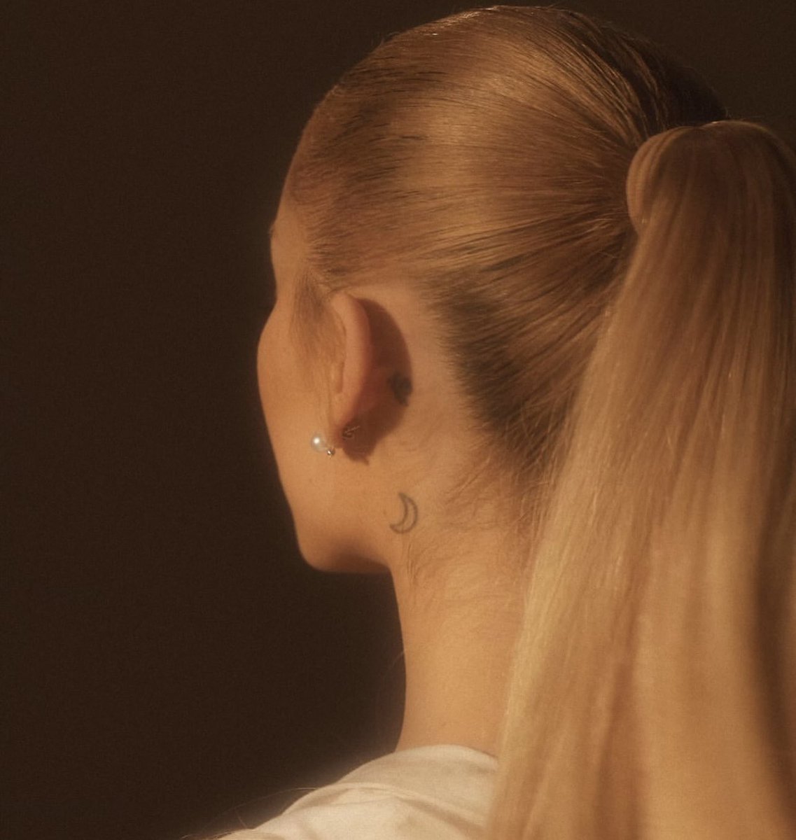 🚨 Despite new releases, ‘eternal sunshine’ by Ariana Grande remains Album of the Year.