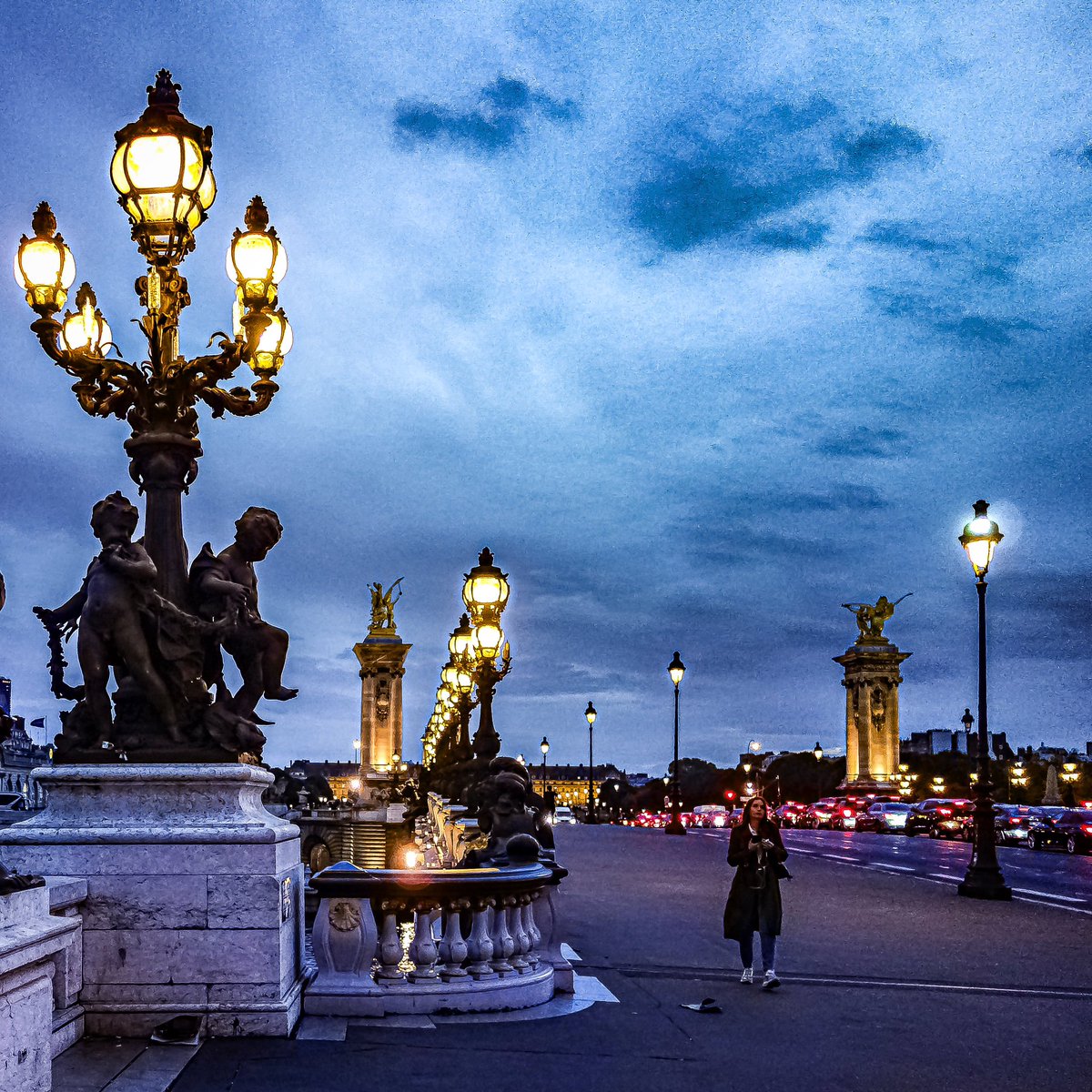 Pont Alexandre III à la tombée de la nuit

#parisladouce #paris #pariscartepostale #parisjetaime #pariscityguide #paris7 #thisisparis #visitparisregion #patrimoine #architecture #streetofparis #pontalexandreiii #pont #paris8 #parispatrimoine
