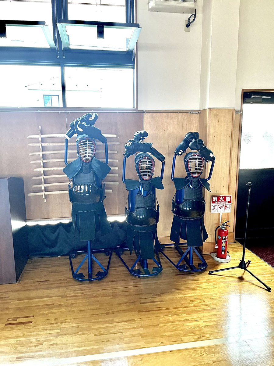 今日は、車で土浦まで来ている。
鈴木眞澄さんに声をかけて頂き、
土浦看護専門学校の剣道場にて
フラメンコライブなのだ。
久々に僕の自慢の簡易音響システムを
使用。音響チェックも無事に済み、
準備万端だ！
さあ、看護学生さん達の心を揺れ動かす熱いステージにするぞぃ！🔥🕺🏻🔥