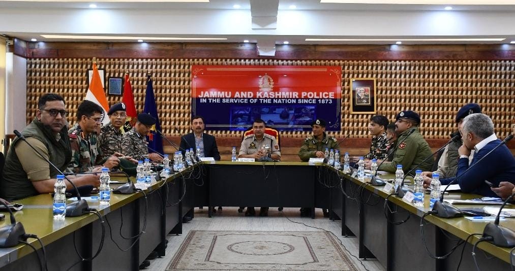 The Inspector General of Police (IGP) Kashmir Zone V K Birdi-IPS chaired a meeting at Police Control Room Kashmir to review the necessary security arrangements put in place for the smooth & successful conduct of upcoming elections. #JammuAndKashmir