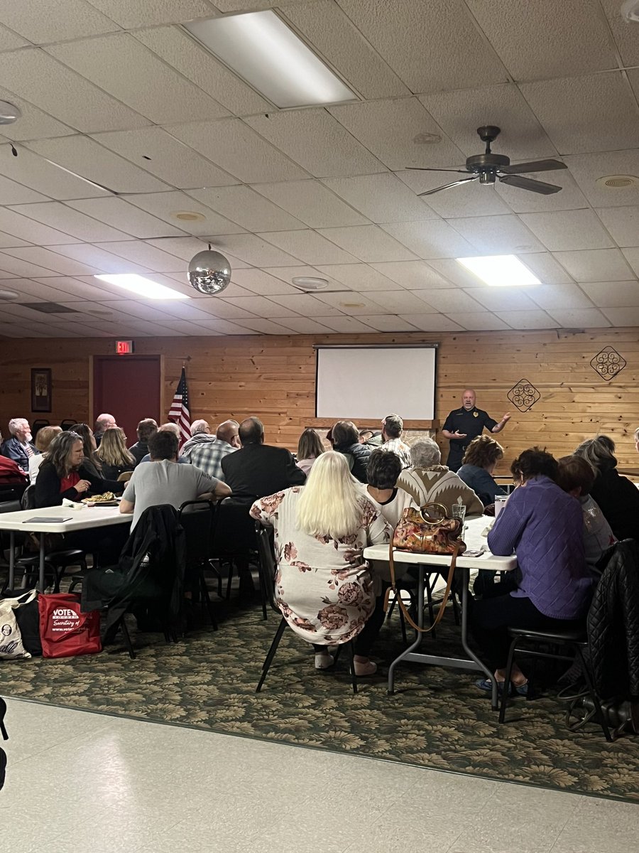 🇺🇸 It was a packed house at Jefferson County Pints and Politics tonight! 🇺🇸 I enjoyed hearing @UWWhitewater’s Police Chief Matt Kiederlen speak on public safety and immigration tonight and had fun chatting with others about coalitions. +7 @TPACoalitions signups
