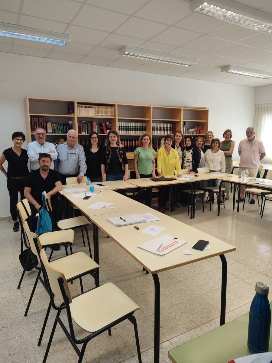 🇪🇺 En la visita Erasmus+ de nuestros amigos turcos 🇹🇷, el martes participaron en un taller de escritura con nuestra compañera Susana y después dieron una clase de español con Bjorn, nuestro estudiante de máster de español en prácticas👏👏 @sepie_gob <a href="/EUErasmusPlus/">Erasmus+</a>