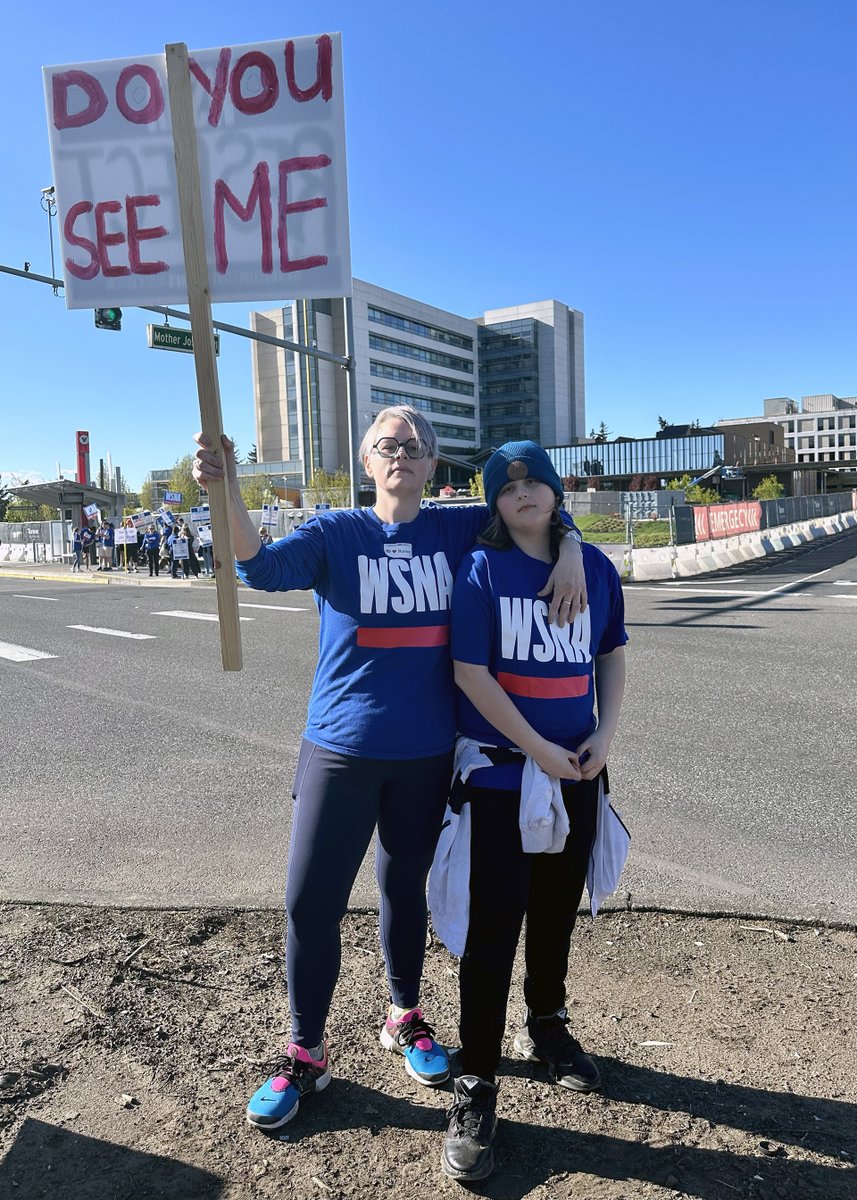 Here's a few more photos from the picket at PeaceHealth Southwest today. Thanks to the hundreds of nurses and community members who turned out today to support the fight for #safestaffing, measures to combat #workplaceviolence, and competitive wages and benefits. #phswnursesunite