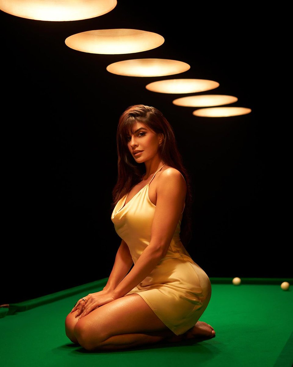 Here are some stunning looks of the YIMMY YIMMY girl 

#jacquelinefernandez #yimmyyimmy #yimmyyimmysong #bollywoodactress #bollywoodactresshot #bollywoodhot #truescoop #truescoopnews