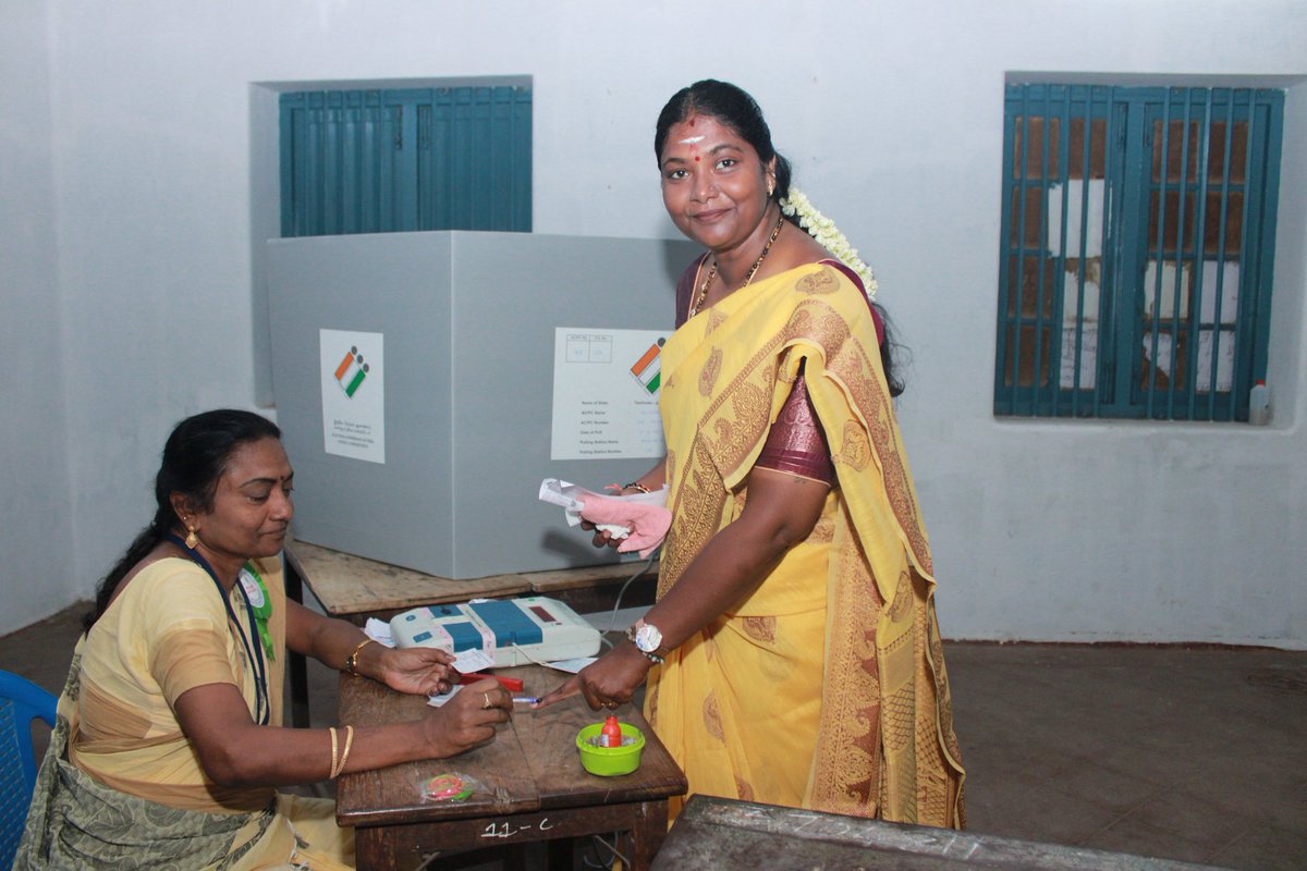 karthiyayiny7's tweet photo. I completed our "Democratic Duty"...have you..?? #vote #fundementalrights #LokSabhaPolls2024 #LokSabhaElection2024 #ParliamentElection2024 @narendramodi @annamalai_k @blsanthosh @KesavaVinayakan https://t.co/AJyH6SKtIm