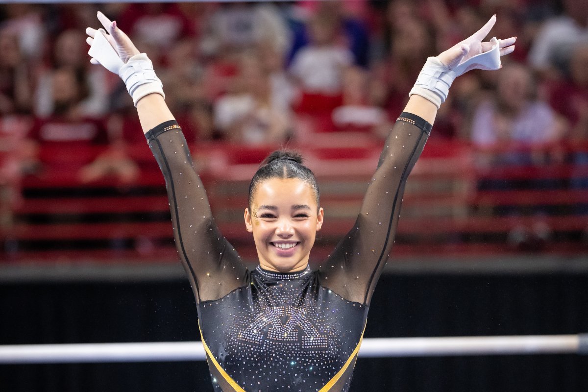 Mya Hooten's 2024 Season: 〽️ AAI Award Nominee 〽️ Nationals Qualifier on Vault 〽️ WCGA First Team All-America on Floor and Vault 〽️ First Team All-B1G 〽️ B1G All-Championships Team 〽️ B1G Titles on Vault, Uneven Bars and Floor 〽️ 5x B1G Event Specialist of the Week 〽️ 3…