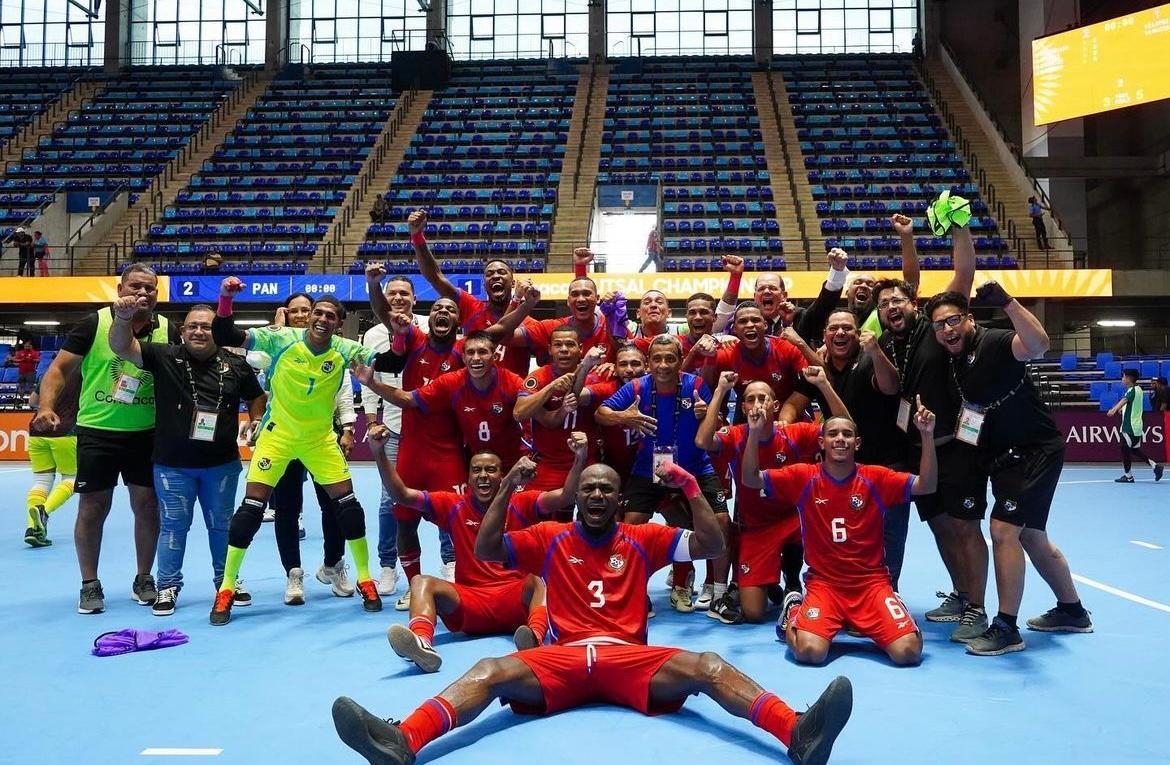 estrellafutb0l's tweet photo. CELEBREMOS Y FELICITEN A LOS MUCHACHOS.

Pero también sean menos hipócritas...sino sigues el Futsal, si nunca asistes así sea a una Liguita de Futsal...si ni siquiera vas al Nacional de Futsal...no hagas el ridículo posteando "orgulloso de mí Panamá" https://t.co/3vu6jVpqoS